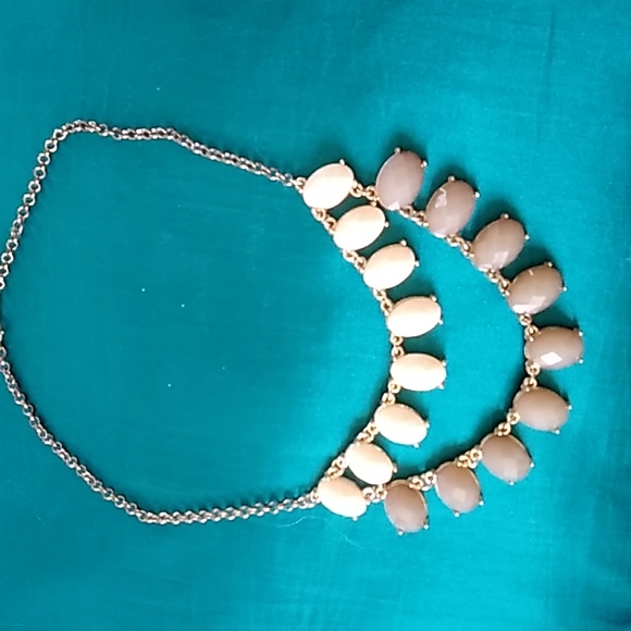 Beautiful Neclace - Picture 1 of 3